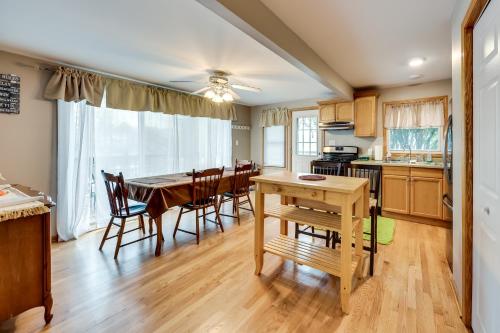 Salem Vacation Home with Dock Steps to Paddock Lake in 安提阿