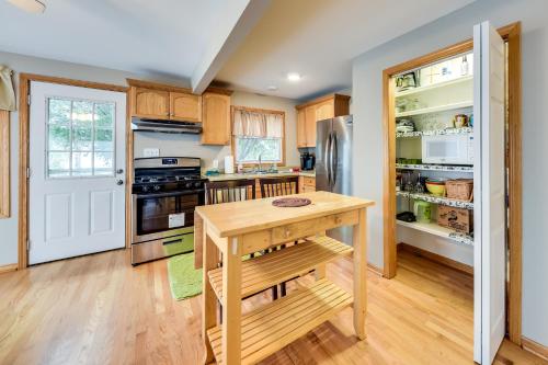 Salem Vacation Home with Dock Steps to Paddock Lake in 安提阿