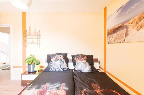 - 3-Bedroom Apartment Luxury: Central & Spacious in Duisburg & Big TV and Kitchen -
