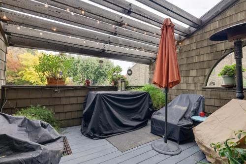 Deluxe Townhome with Deck 2 Mi to Downtown Modesto! - image 3