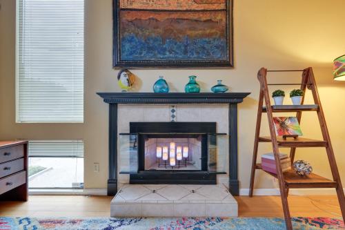 Deluxe Townhome with Deck 2 Mi to Downtown Modesto! - image 10