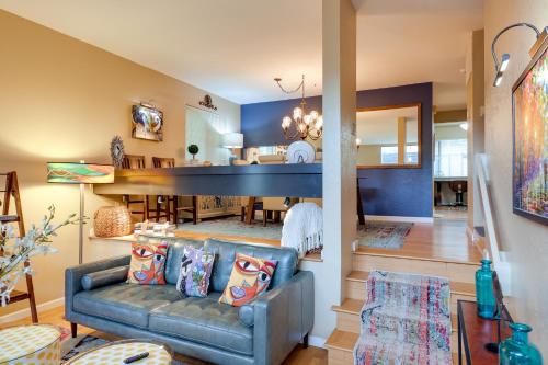 Deluxe Townhome with Deck 2 Mi to Downtown Modesto! - image 9