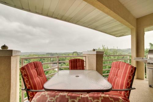 Sevierville Home with Mountain Views about 1 Mi to Town! in Sevierville, USA