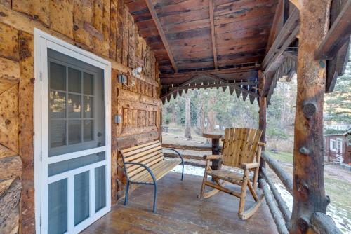 Rustic Log Cabin w/ Studio ~ 5 Mi to Pikes Peak! in Green Mountain Falls
