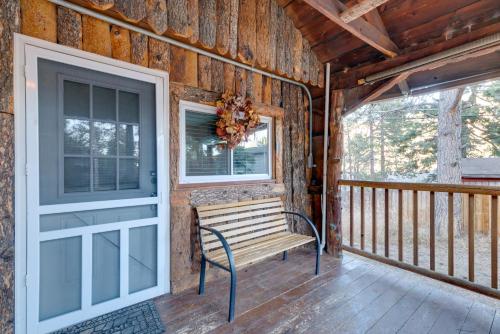 Rustic Log Cabin w/ Studio ~ 5 Mi to Pikes Peak! in Green Mountain Falls