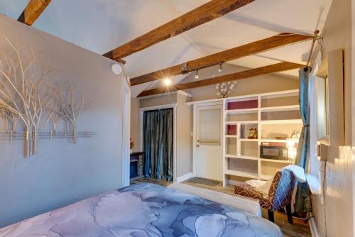 Rustic Log Cabin with Studio about 5 Mi to Pikes Peak! - image 12