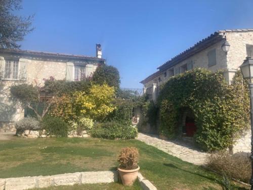 Agréable chambre d'hôtes avec vue sur les collines - Location saisonnière - La Colle-sur-Loup