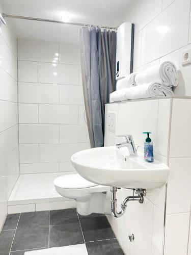 Shower, Walluf 3 bis 4 Betten WA1 in Walluf