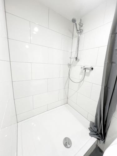 Shower, Walluf 3 bis 4 Betten WA1 in Walluf