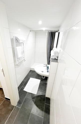 Shower, Walluf 3 bis 4 Betten WA1 in Walluf