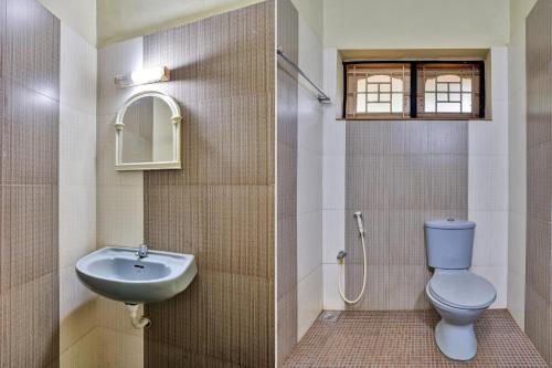 Bathroom, OYO Flagship Vintage Tourist Home in Kovalam Town Center