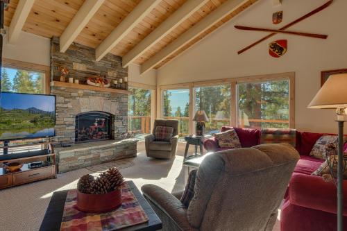 Lake Haven at Dollar Point - Spacious 4 BR w Lake Views, Sauna, Near Ski Resorts!