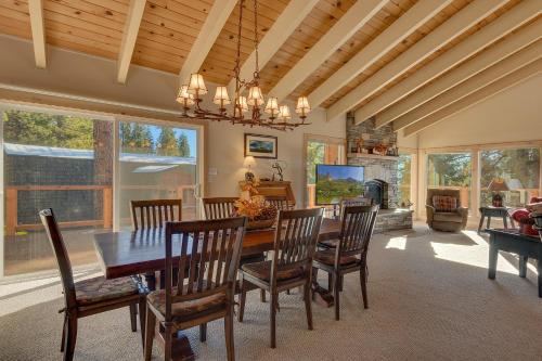 Lake Haven at Dollar Point - Spacious 4 BR w Lake Views, Sauna, Near Ski Resorts!