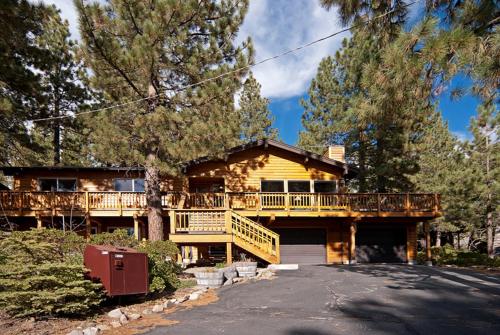 Lake Haven at Dollar Point - Spacious 4 BR w Lake Views, Sauna, Near Ski Resorts!