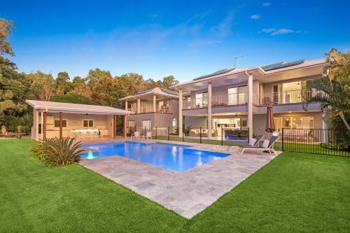 Absolute Beachfront Luxury Entertainer - Dundowran Beach