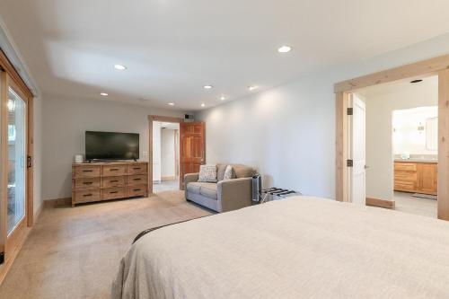 Lupine Lodge at Tahoe Park on the West Shore - Hot Tub, Beach Access, Near Ski Resorts! Lupine Lodge at Tahoe Park on the West Shore - Hot Tub, Beach Access, Near Ski Resorts!