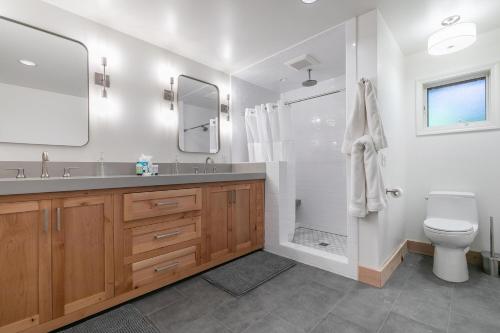 Lupine Lodge at Tahoe Park on the West Shore - Hot Tub, Beach Access, Near Ski Resorts! Lupine Lodge at Tahoe Park on the West Shore - Hot Tub, Beach Access, Near Ski Resorts!