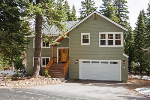 Sans Souci Terrace on the West Shore- 4 BR Cabin, Avail as a Ski Lease, Near Skiing! photo 1