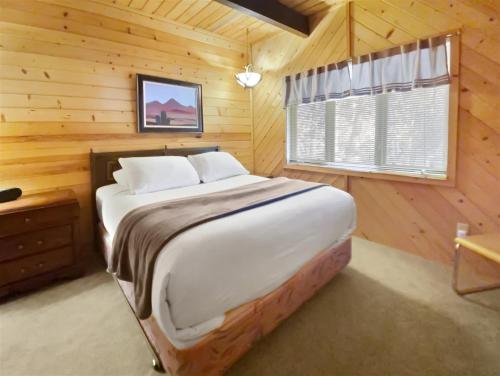 Whispering Pines Getaway - image 12
