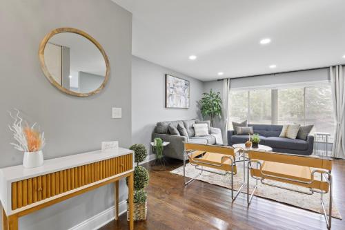 Bolingbrook Modern Furnished Home in Bolingbrook, USA