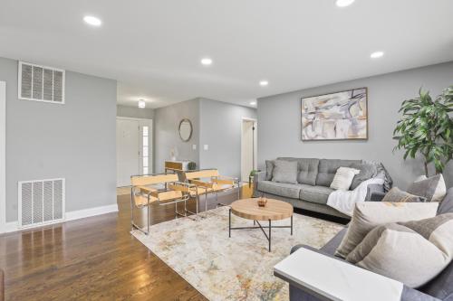 Bolingbrook Modern Furnished Home in Bolingbrook, USA