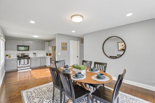 Bolingbrook Modern Furnished Home in Bolingbrook, USA
