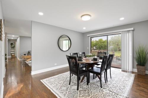 Bolingbrook Modern Furnished Home in Bolingbrook, USA