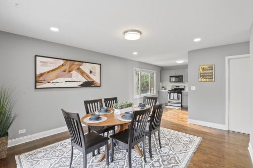 Bolingbrook Modern Furnished Home in Bolingbrook, USA