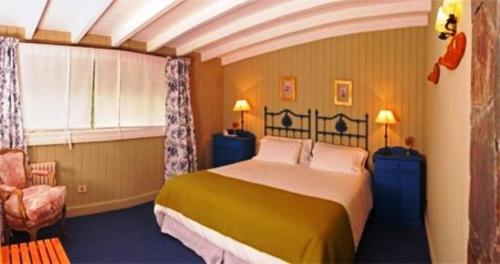 1 queen bed, 1 twin bed