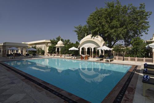 สระว่ายน้ำ, อัลซีซาร์ มาฮาล - อะ เฮอริเทจ โฮเต็ล (Alsisar Mahal – A Heritage Hotel) in แอลซีสซ่า