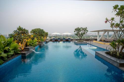 Swimming pool, Radisson Blu Pune Hinjawadi in Pune