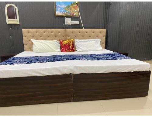 Hotel Subh Ratri, Jhansi