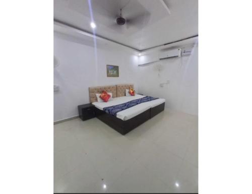 Hotel Subh Ratri, Jhansi