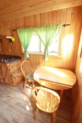 Waterfront Tiny House near Pomquet Beach- Winterized in Bayfield (NS)
