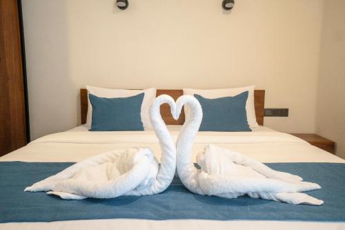 Deluxe Double Room with Balcony image 10