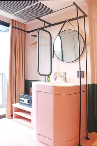 room detail thumbnail 2