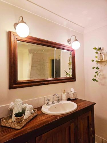 The Gamekeepers Spa Cottage in Tamborine Mountain