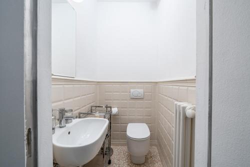 [3 minutes from Piazza Maggiore] Historical flat, Bologna (photo 10)