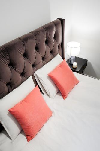 One-Bedroom Apartment image 10