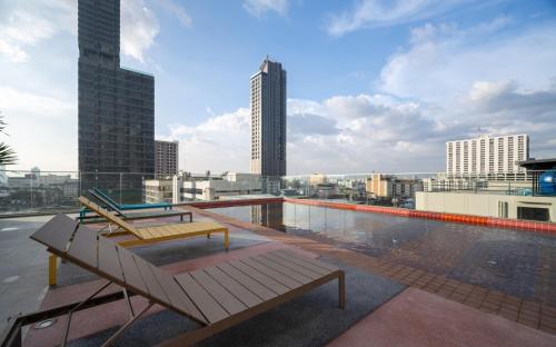 Úszómedence, The Quarter Ratchathewi  by UHG near Bangkok Művészeti & Kulturális Központ