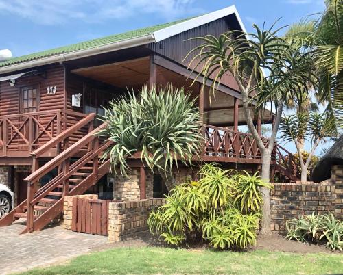 B&B East London - Aloe Apartments Cove Rock - Bed and Breakfast East London