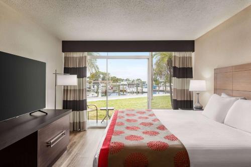 Ramada by Wyndham Sarasota Waterfront 