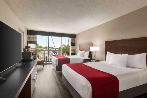 Ramada by Wyndham Sarasota Waterfront 