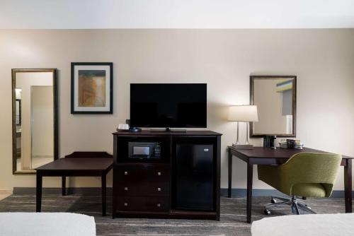 Hampton Inn Marshall - main image