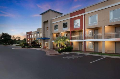 Days Inn by Wyndham Florence Near Civic Center - image 8