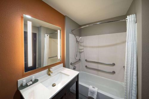 La Quinta Inn & Suites by Wyndham Olathe