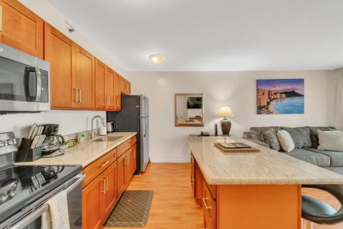 Deluxe Condo with Recreation Deck View Free parking & WiFi - main image