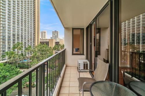 Deluxe Condo with Recreation Deck View Free parking & WiFi - image 7