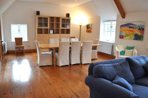 Spacious Thatched Cottage in West Lulworth, Dorset