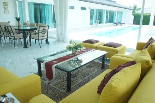 CoaSea Pool Villa - 3 Bedrooms 3.5 Bathrooms